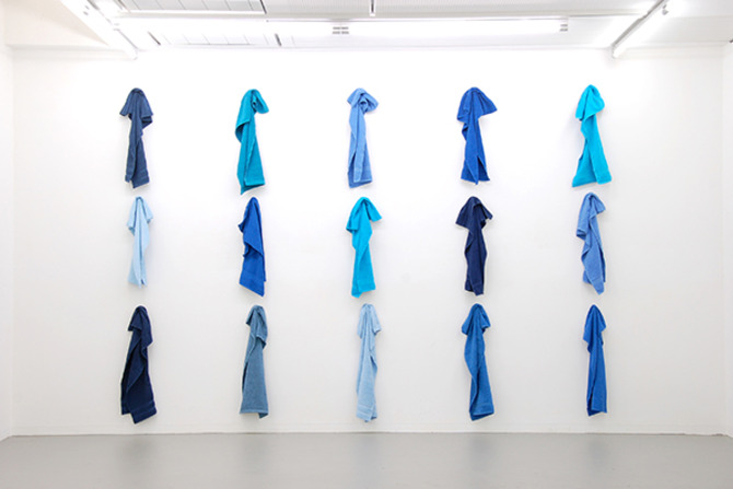 towel-installation (blue), 15 towels, each 50x100 cm, 2013